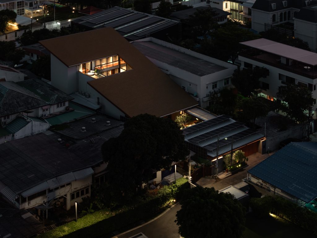 roof house 03 exterior