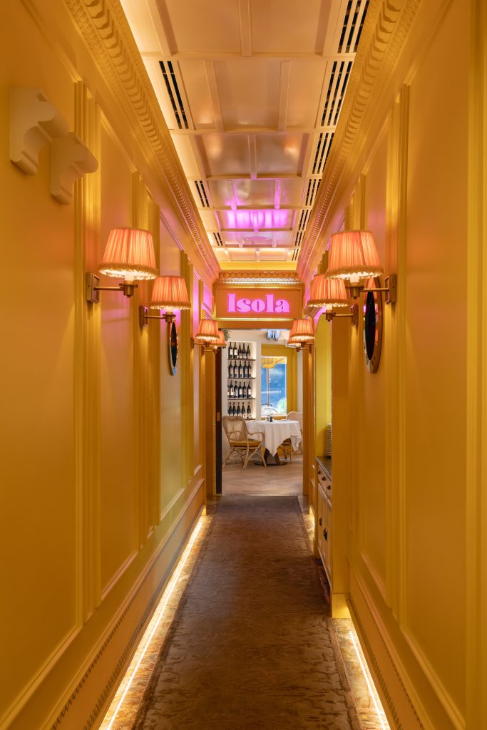 isola signor sassi 14 foyer scaled