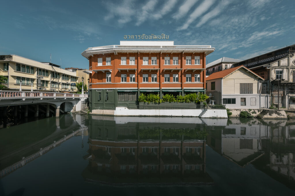 archdaily the corner house 01