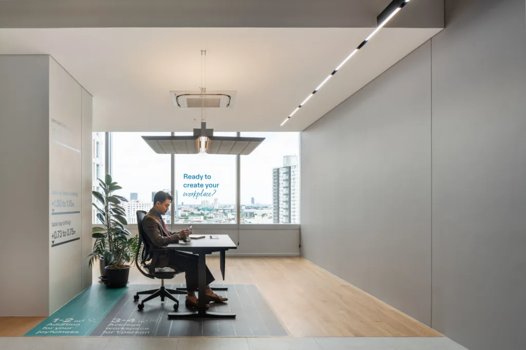 office showsuite found 03.webp