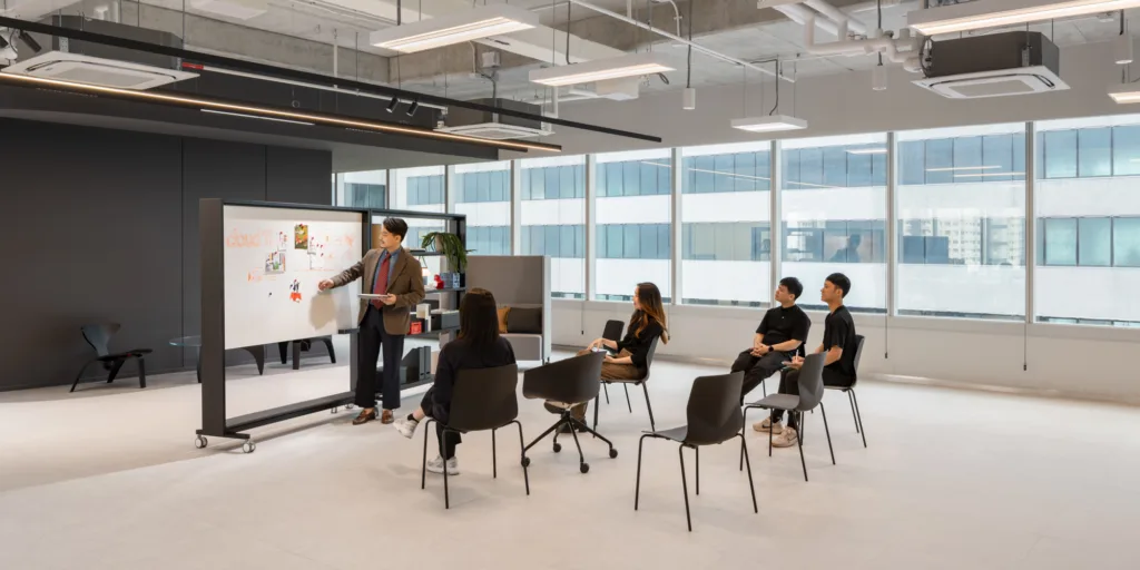 office showsuite found 06.webp